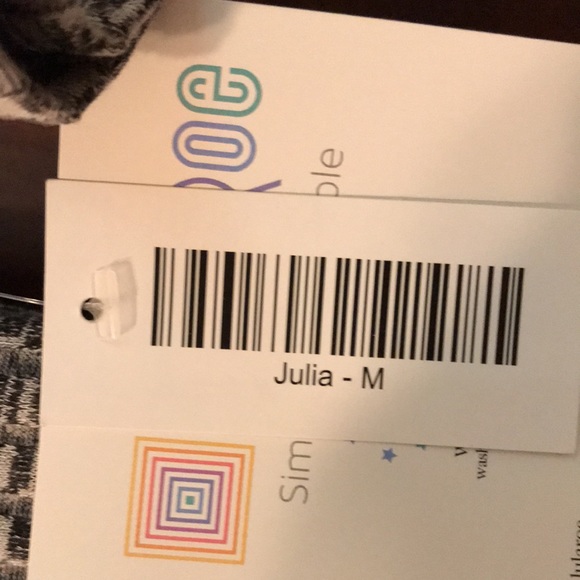 LuLaRoe Julia - Picture 3 of 3